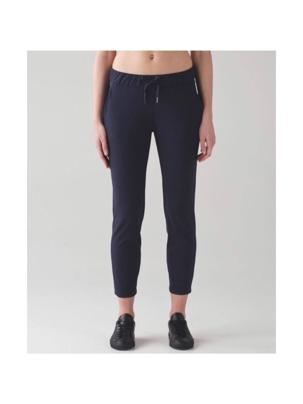 Lululemon On The Fly Pant navy blue 25” inseam